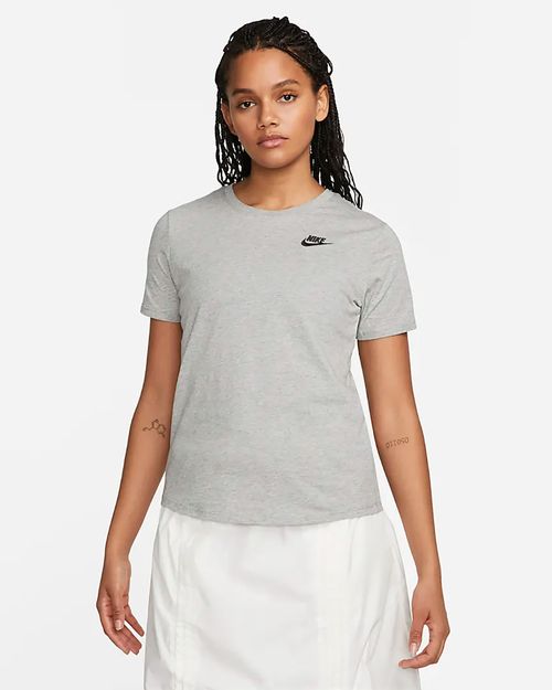 Camiseta Feminina Nike Sportswear Club Essentials