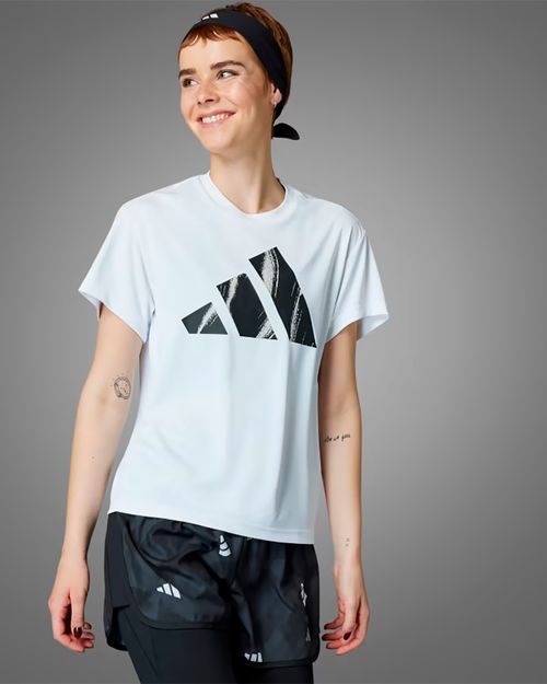 Camiseta Feminina Adidas Run It Brand Love