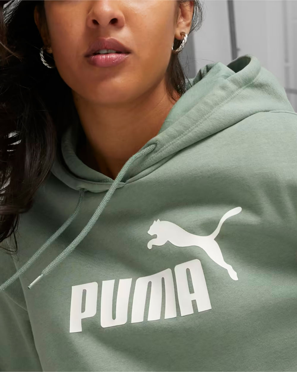 Blusa de Moletom Feminina Puma Cropped Essential Logo Fleece