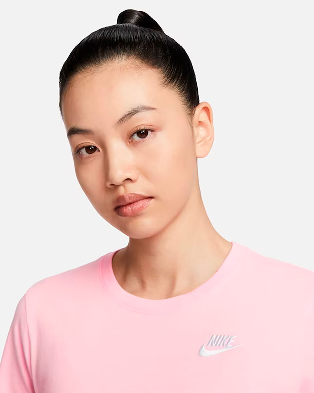 Camiseta Feminina Nike Sportswear Club Essentials - Drastosa | Só