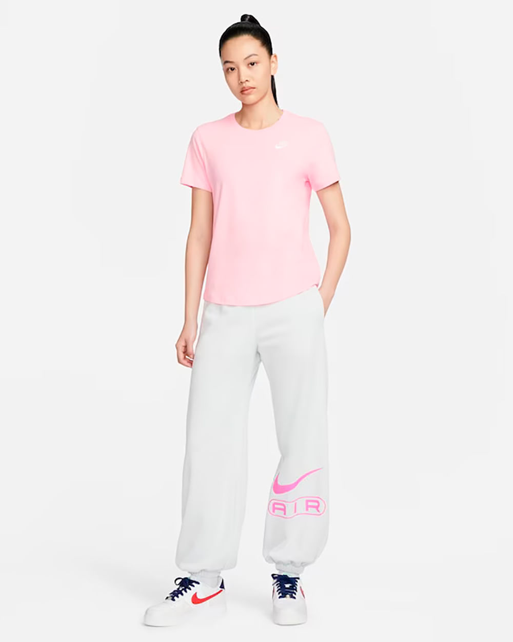 Camiseta Feminina Nike Sportswear Club Essentials - Drastosa | Só