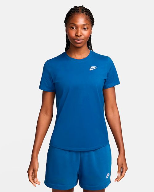 Camiseta Feminina Nike Sportswear Club Essentials